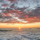 Sonnenaufgang zwischen den Wolken