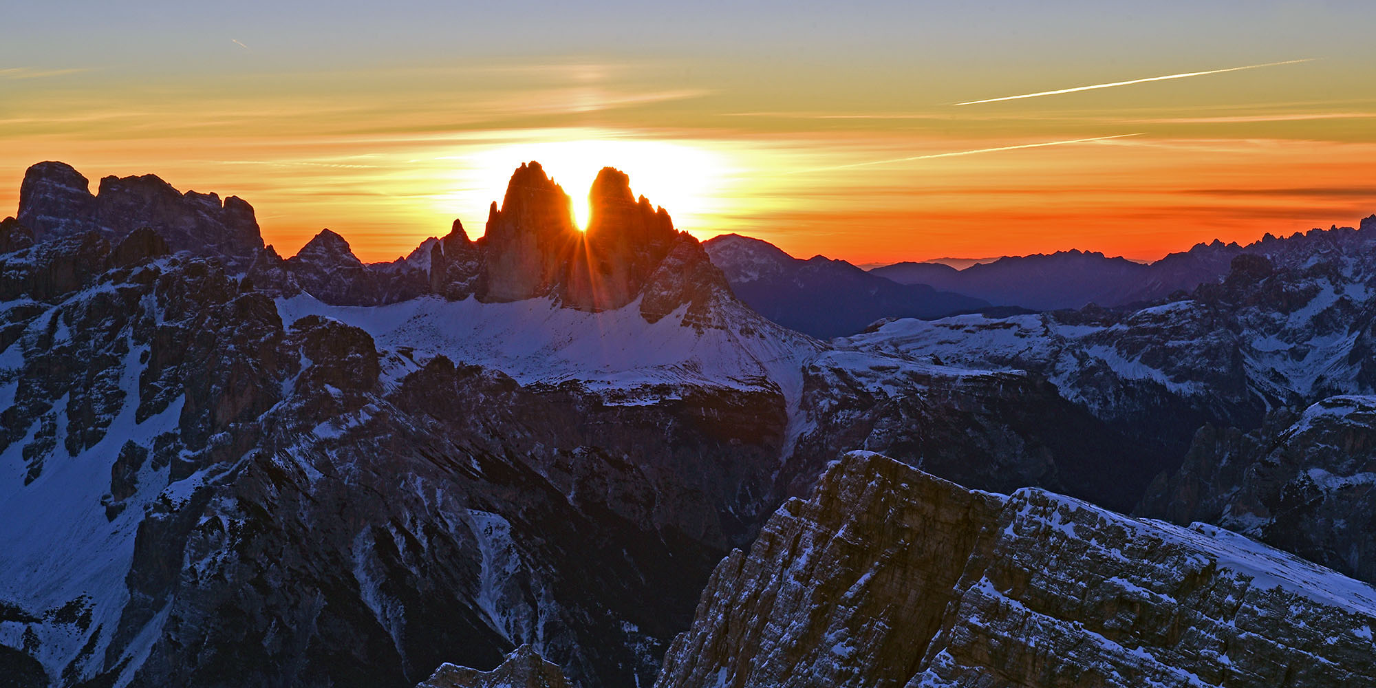 Sonnenaufgang zwischen den Zinnen......