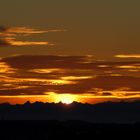 Sonnenaufgang zwischen Noppen- und Kreuzkarspitze aus 150km Entfernung