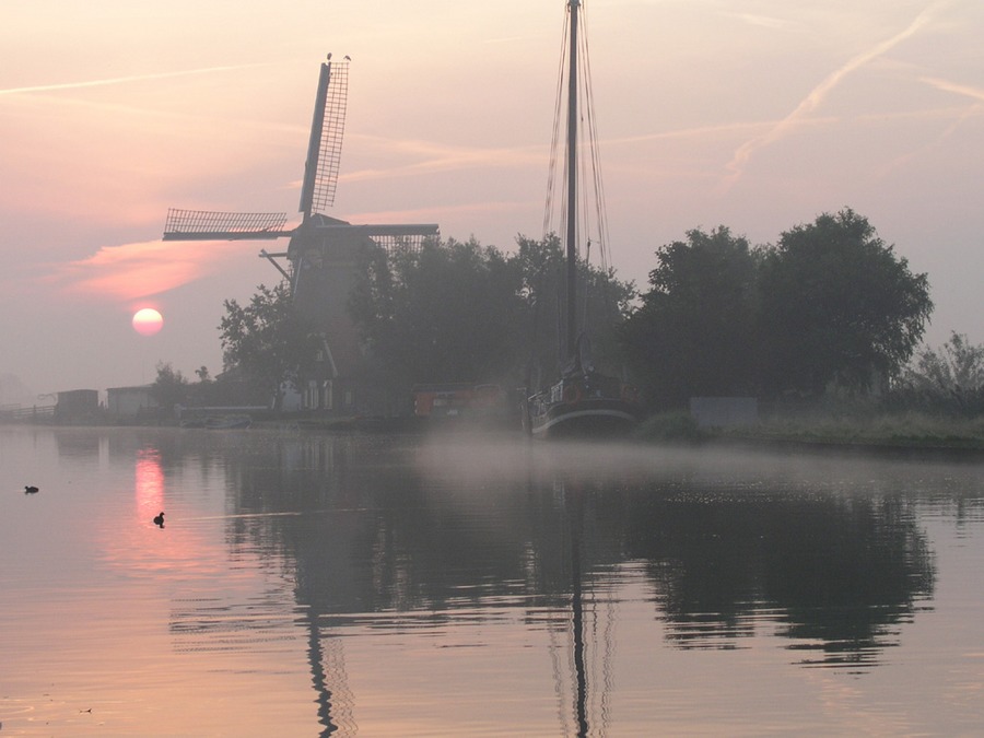 Sonnenaufgange in Warmond in die Niederlande