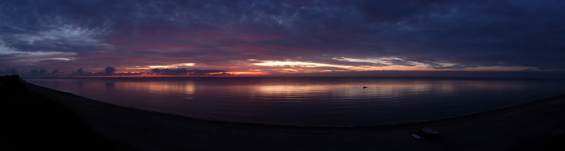 Sonnenaufgangspanorama über der Ostsee (re-up)