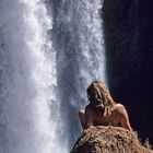 Sonnenbad am Wasserfall