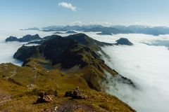 Sonnenbad über den Wolken