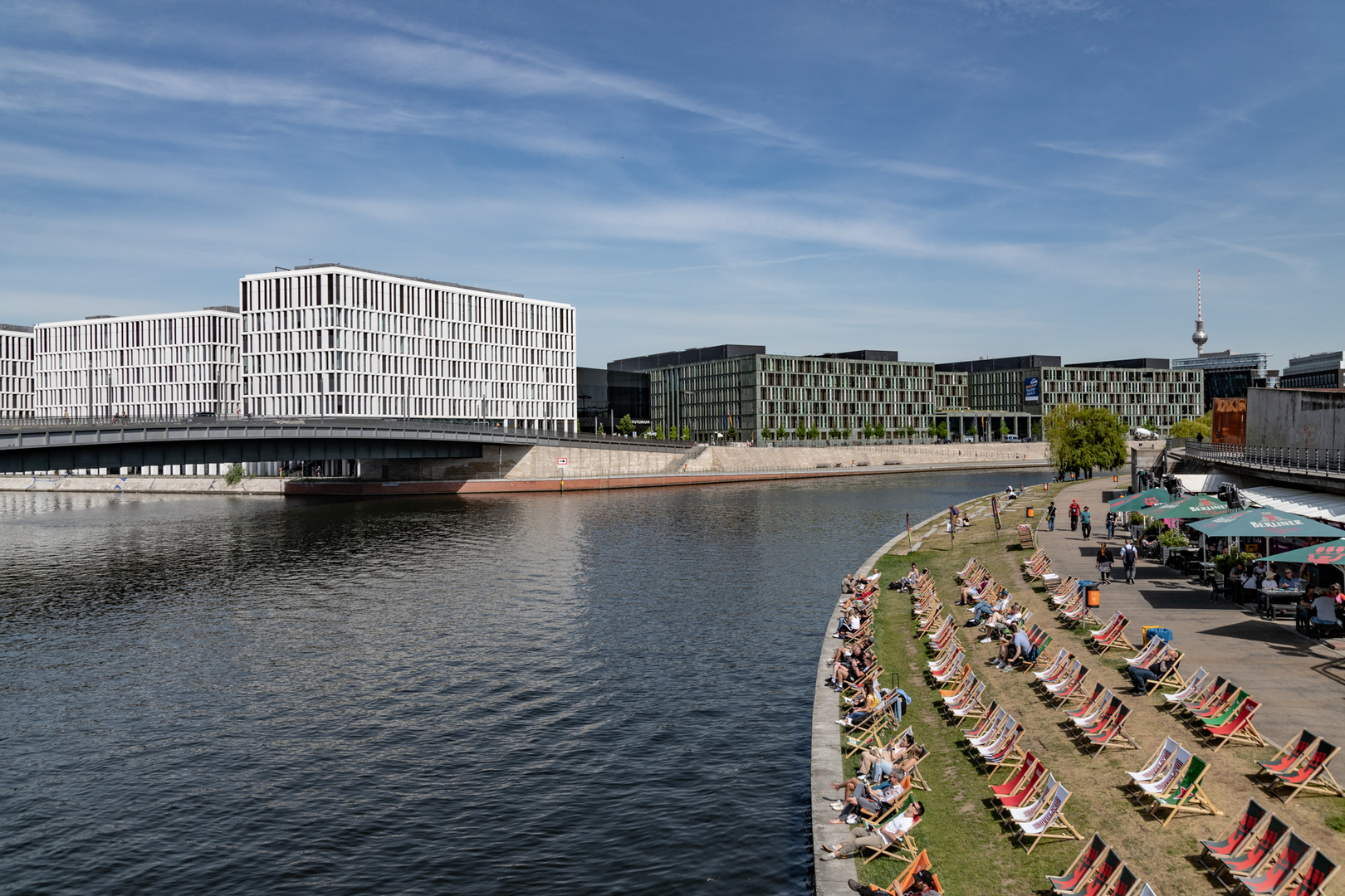 Sonnenbaden im Berliner Regierungsviertel