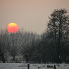 Sonnenball am kalten Abend