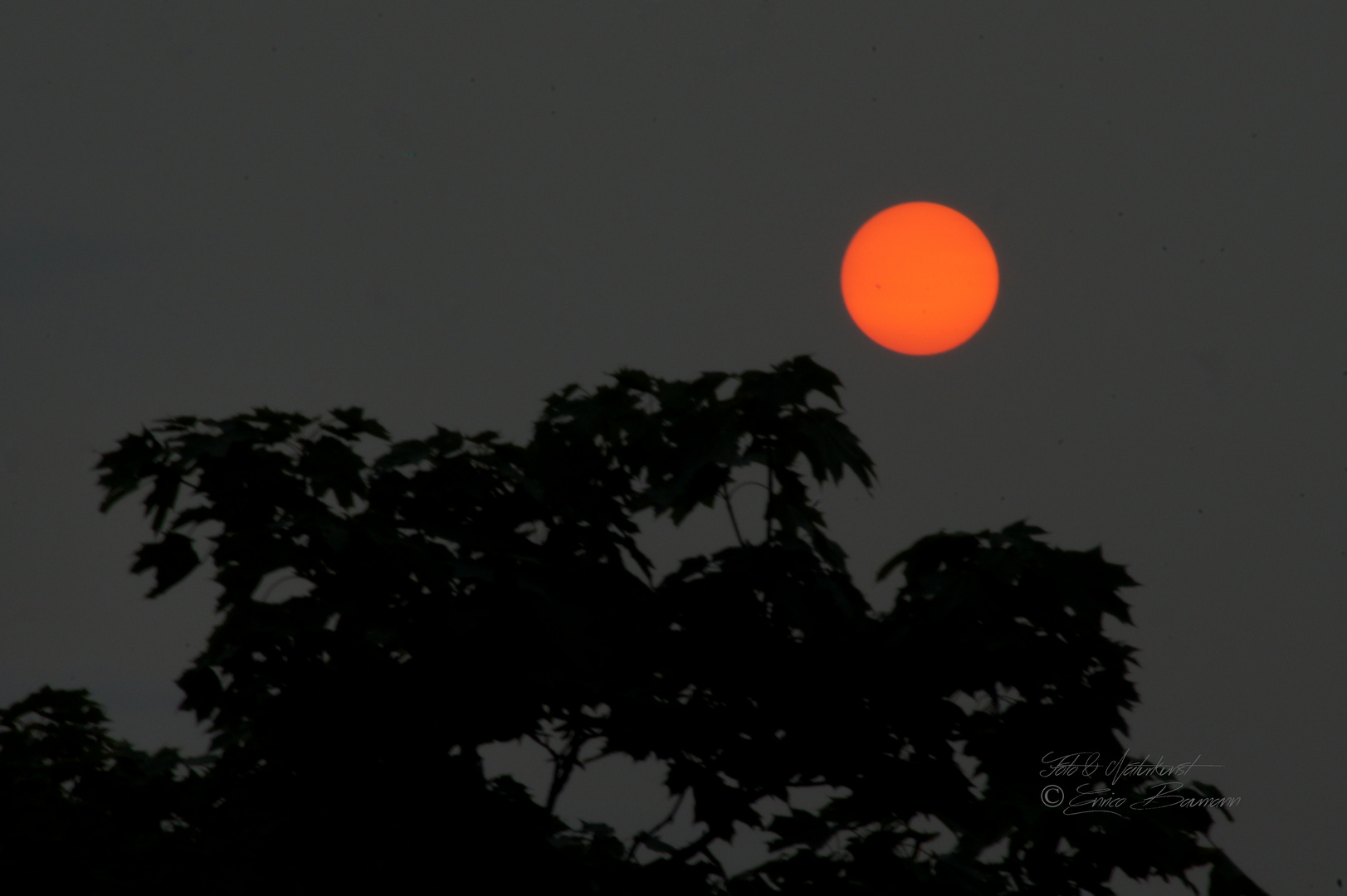 Sonnenball in den Abendstunden