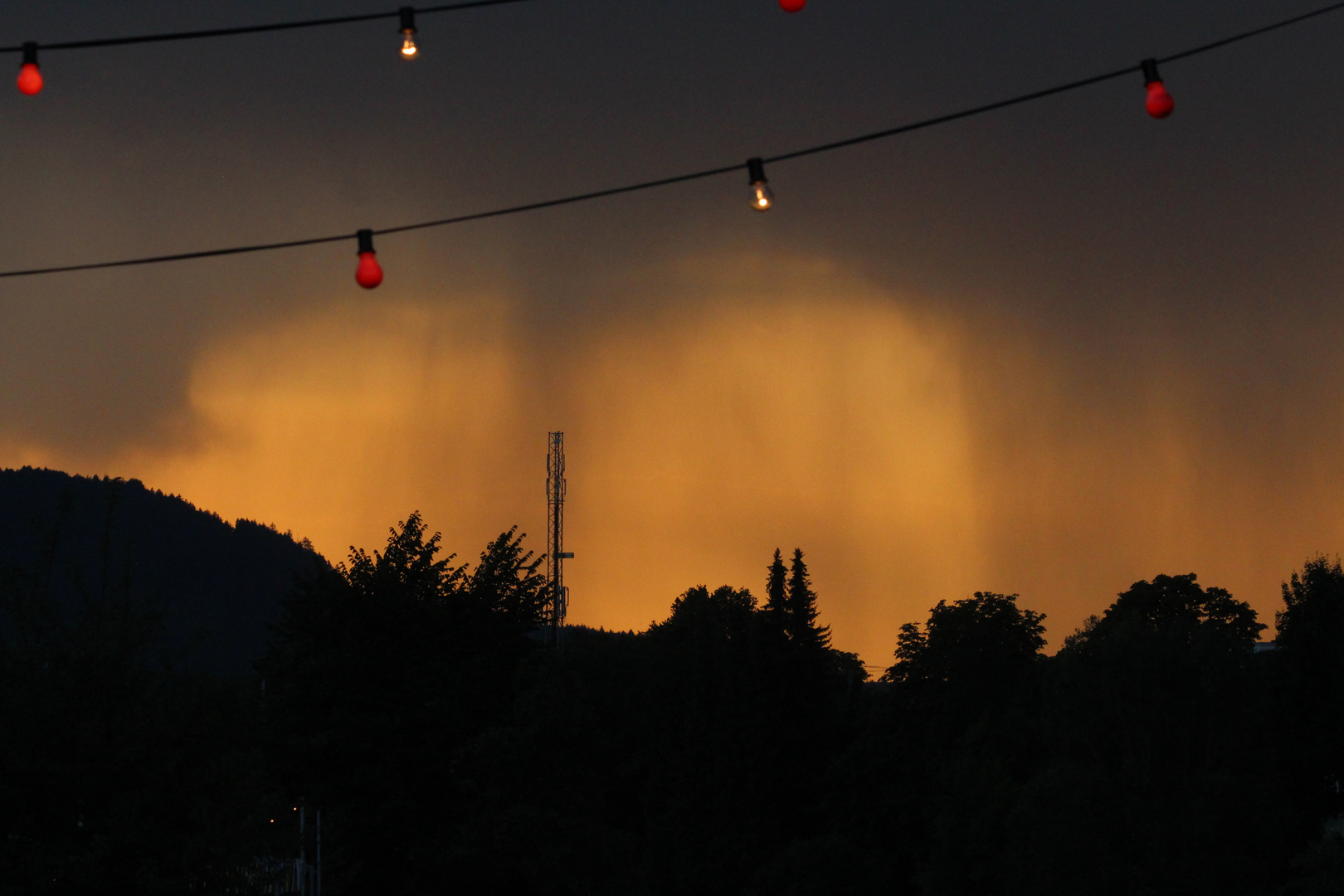 Sonnenbestrahlter Regen