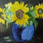 Sonnenblumen-in-blauer-Vase