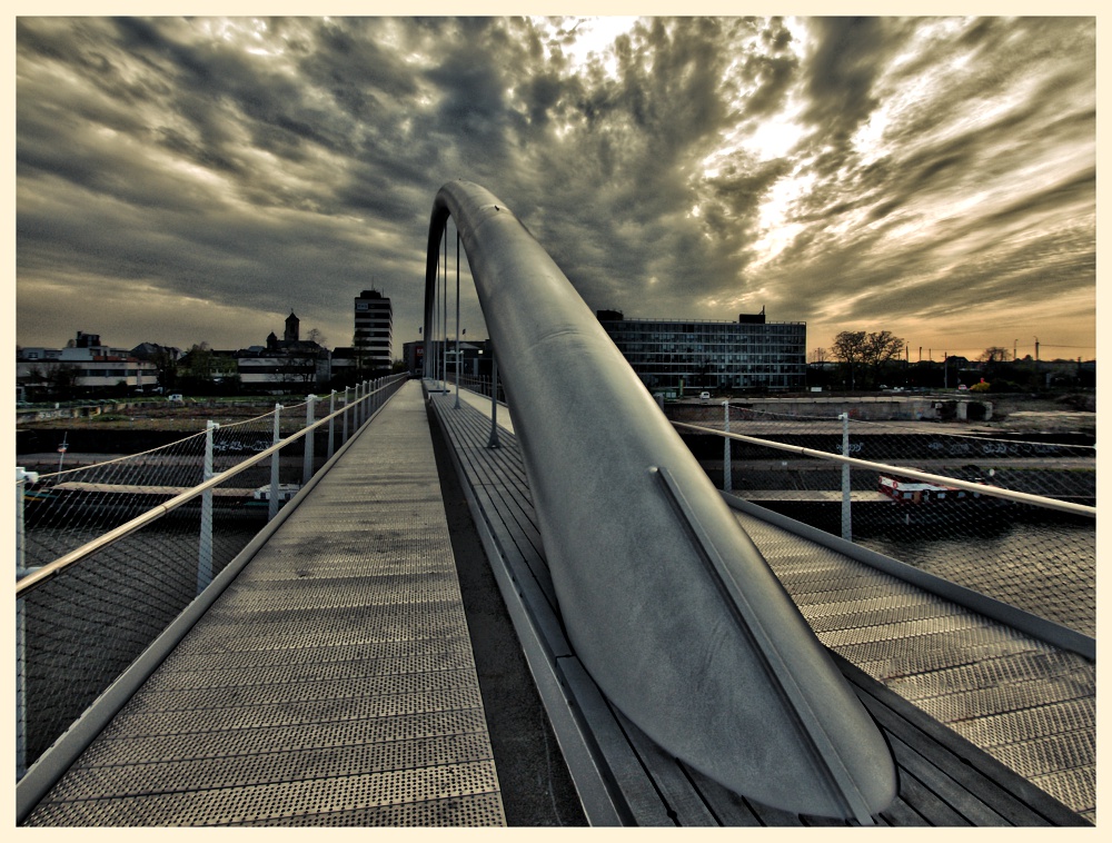 Sonnenbogenbrücke