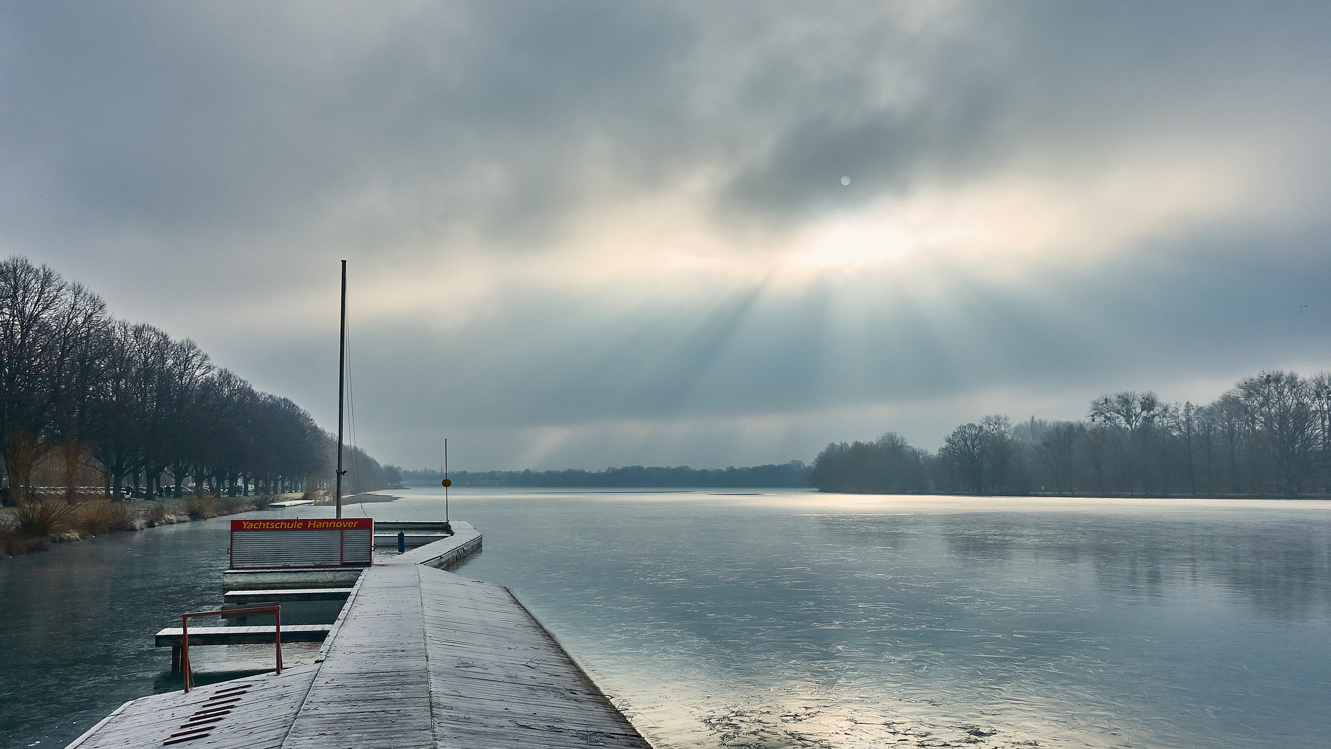 Sonnendurchbruch über dem Maschsee