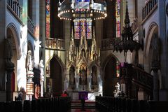 Sonnendurchfluteter Chorraum in der Schloßkirche zu Wittenberg