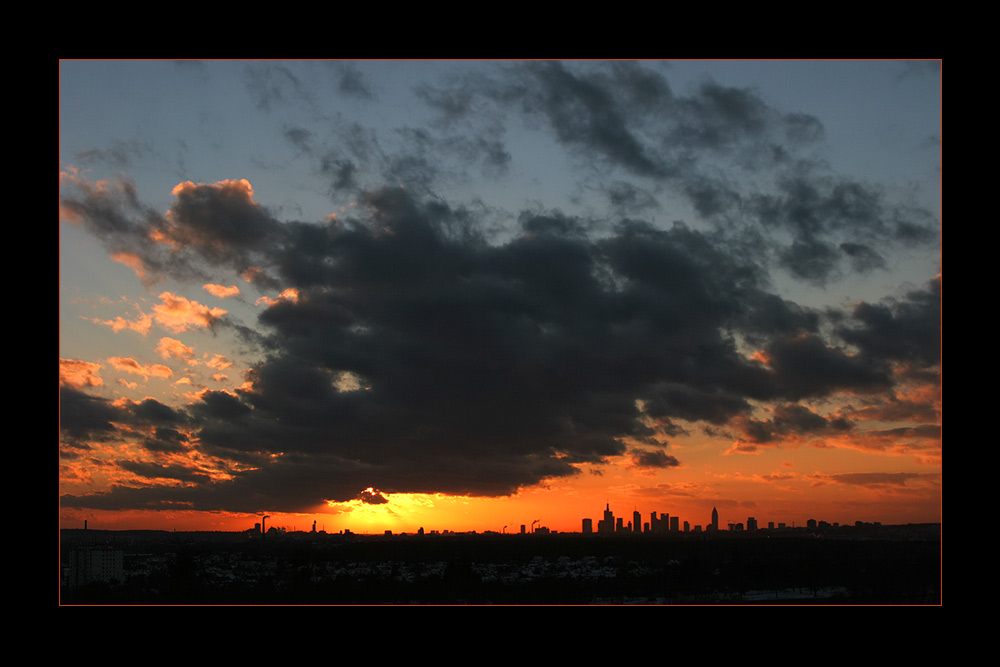 Sonnenfarben über Frankfurt