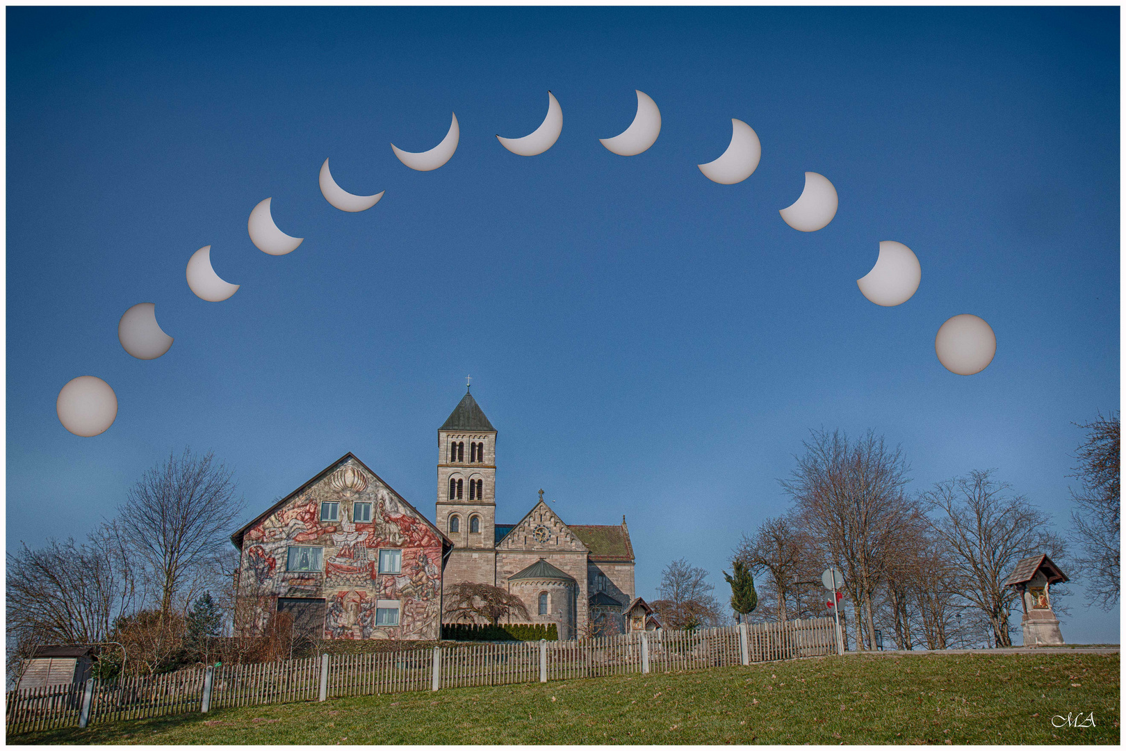 Sonnenfinsternis an der Jakobuskirche in Hohenberg