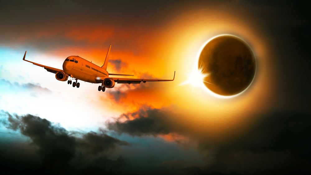 Sonnenfinsternis, Passagierflugzeug am Himmel
