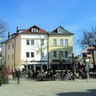 Sonnenhungrige bei Eis und Kaffee am Sternplatz in Bayreuth 18.3.16