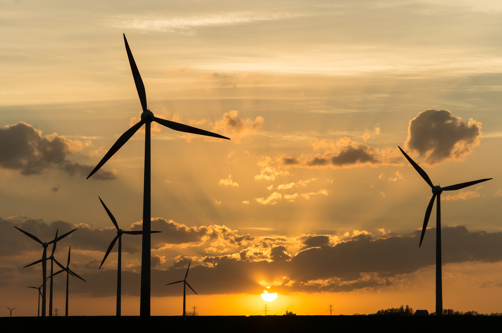 Sonnenlicht am Windpark