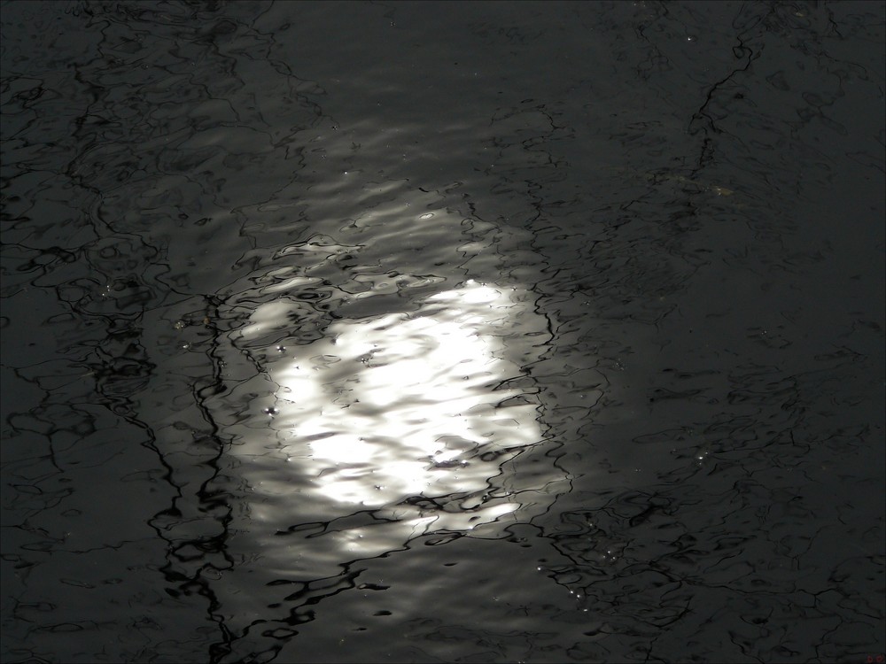 Sonnenlicht im Wasser