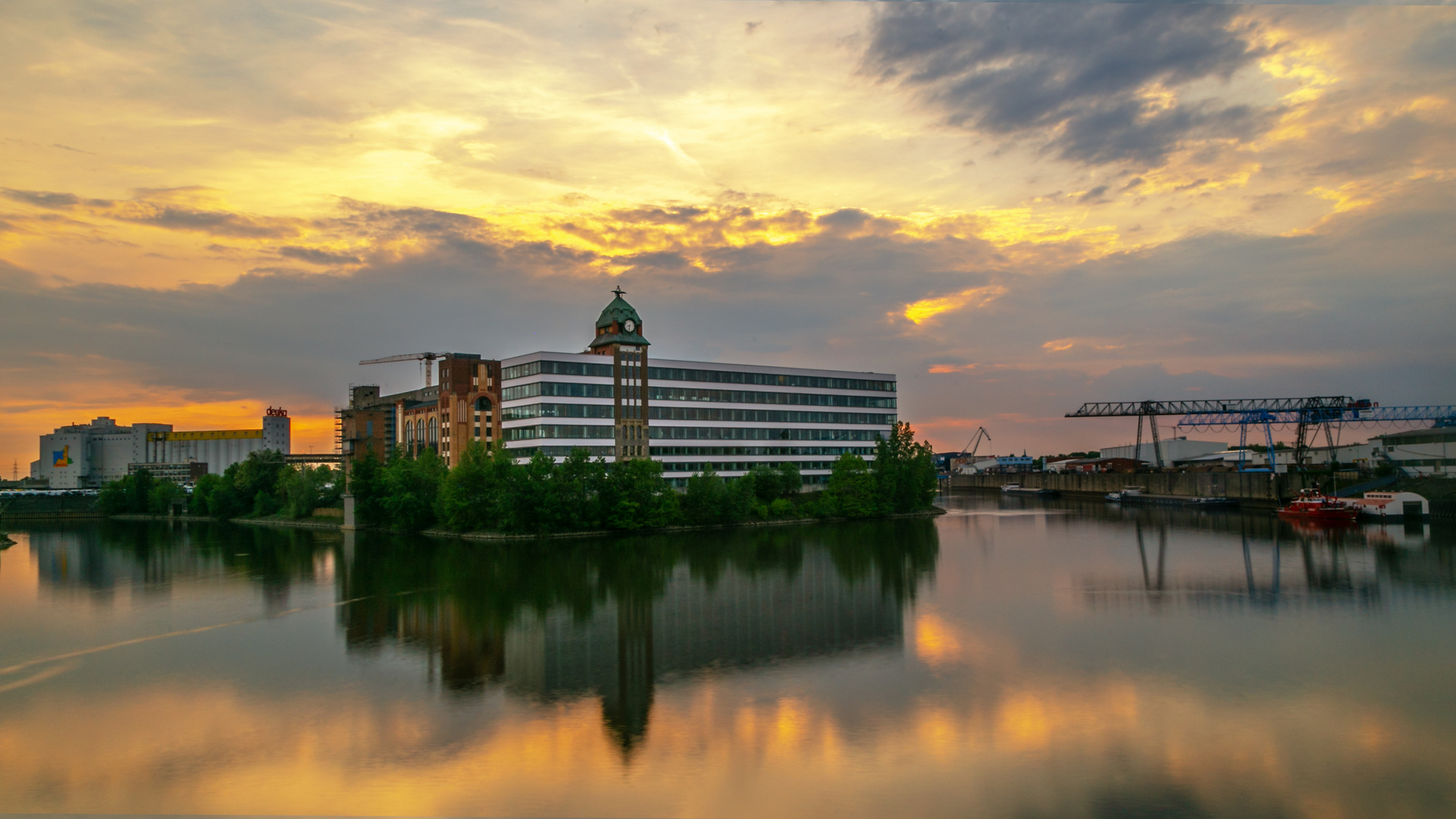 Sonnenntergang am Medienhafen