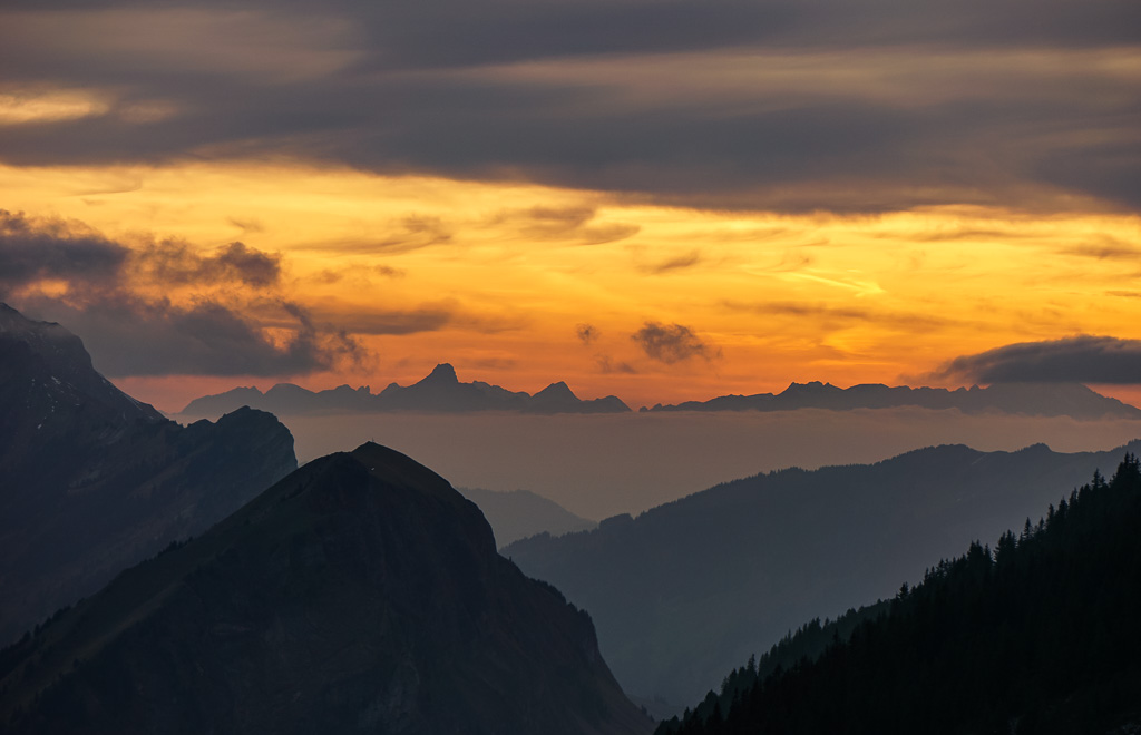 Sonnennuntergang in den Bergen