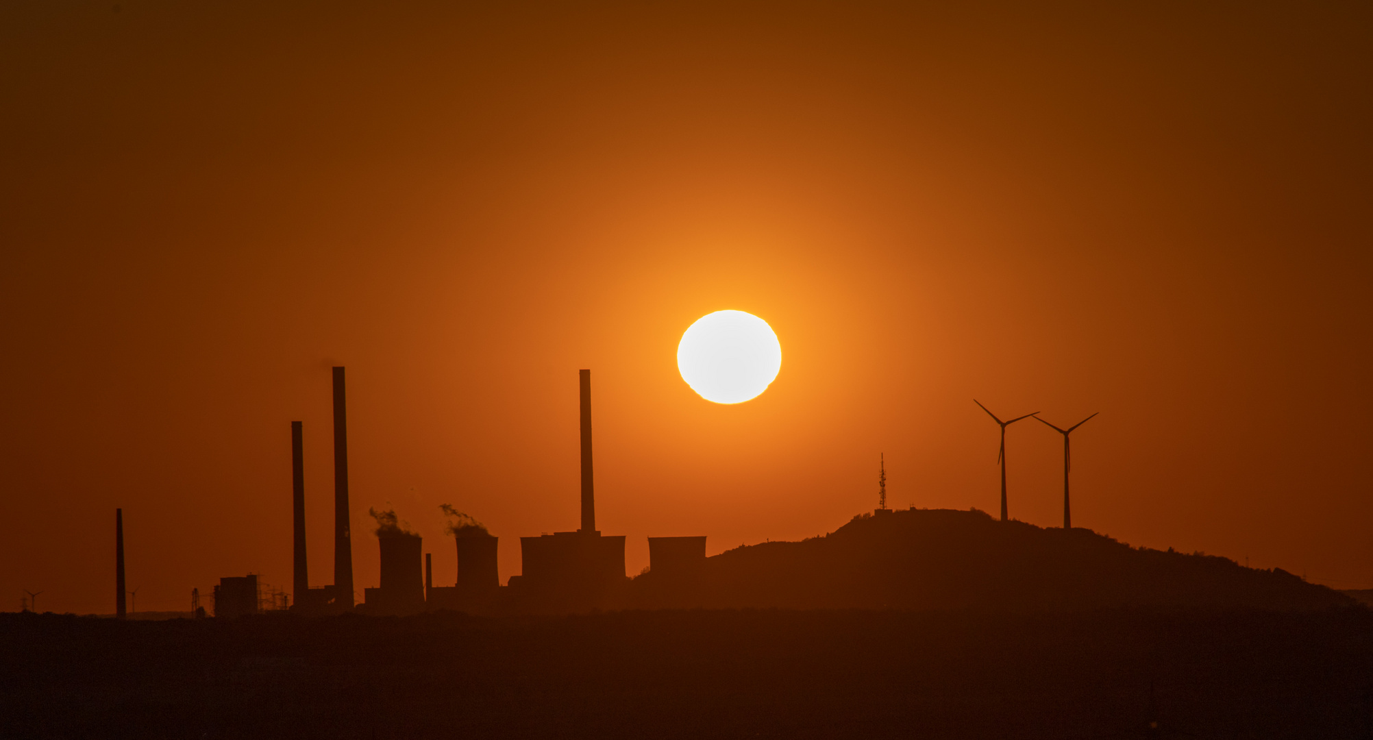 Sonnennuntergang über Kraftwerk Scholven