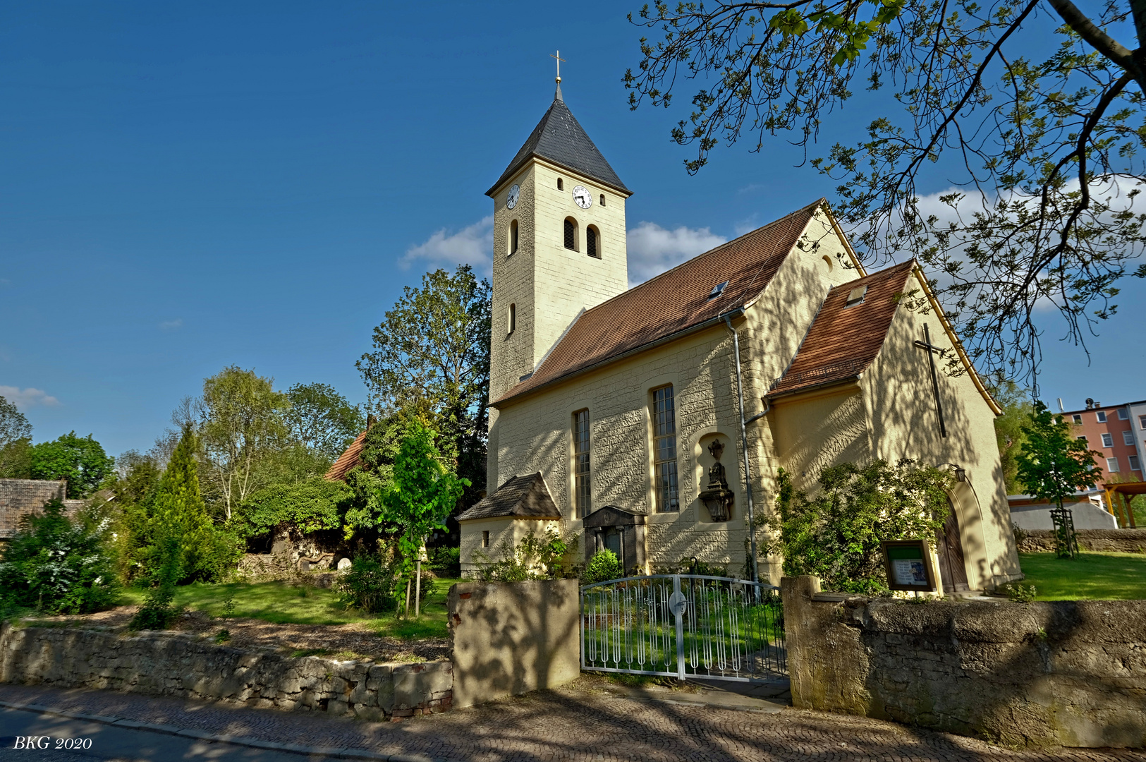 "Sonnenschattenspiel" um St. Peter