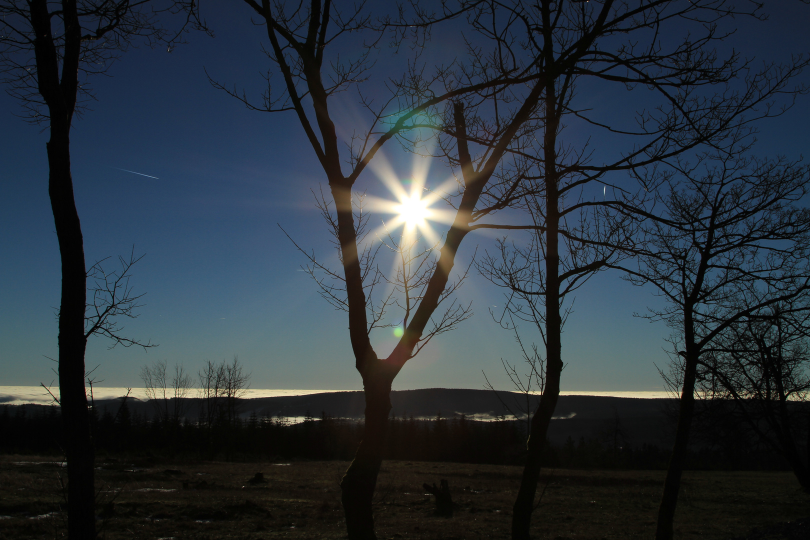 Sonnenschein auf dem Kahlen Asten und unten Nebel