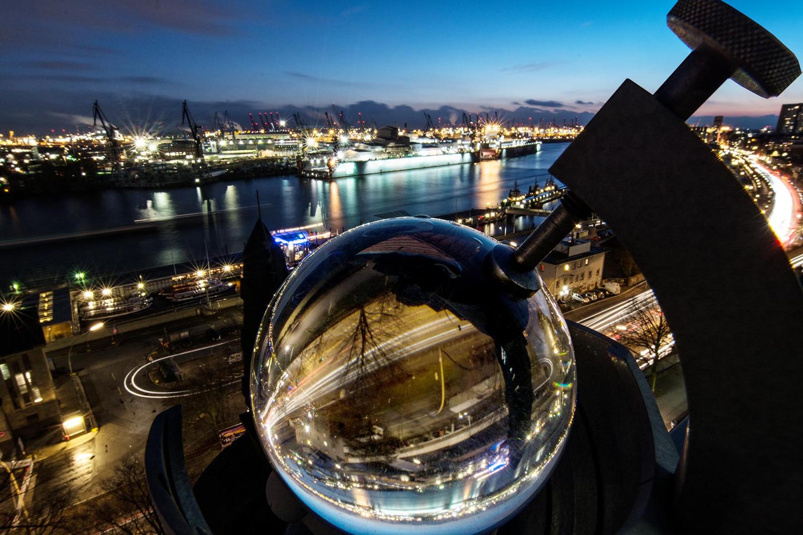 Sonnenschein-Autograph, Blick auf den hamburger Hafen