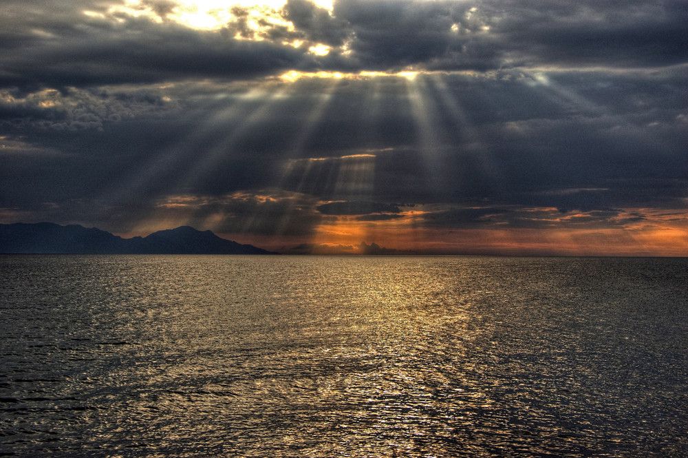 Sonnenschein durch die Wolken