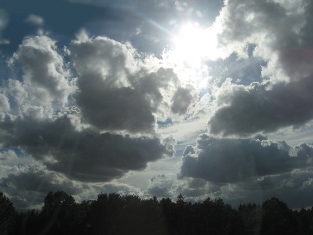 Sonnenschein und Wolken