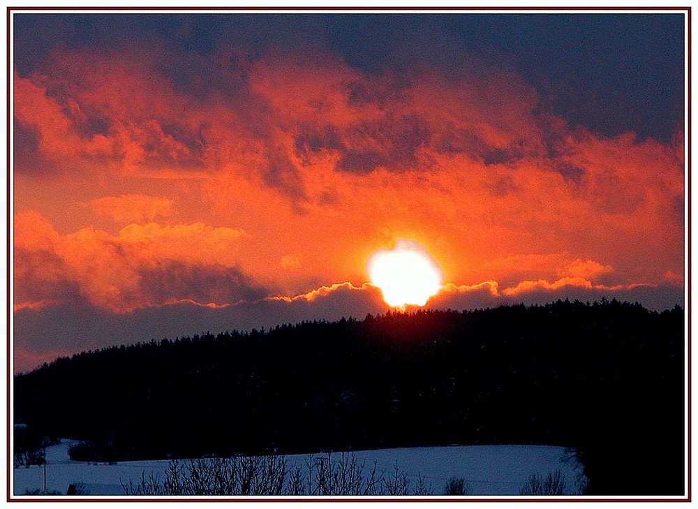 "Sonnenschein" versinkt behutsam und zufrieden in die Hände weicher Wolken; ...schöne Geschichte!