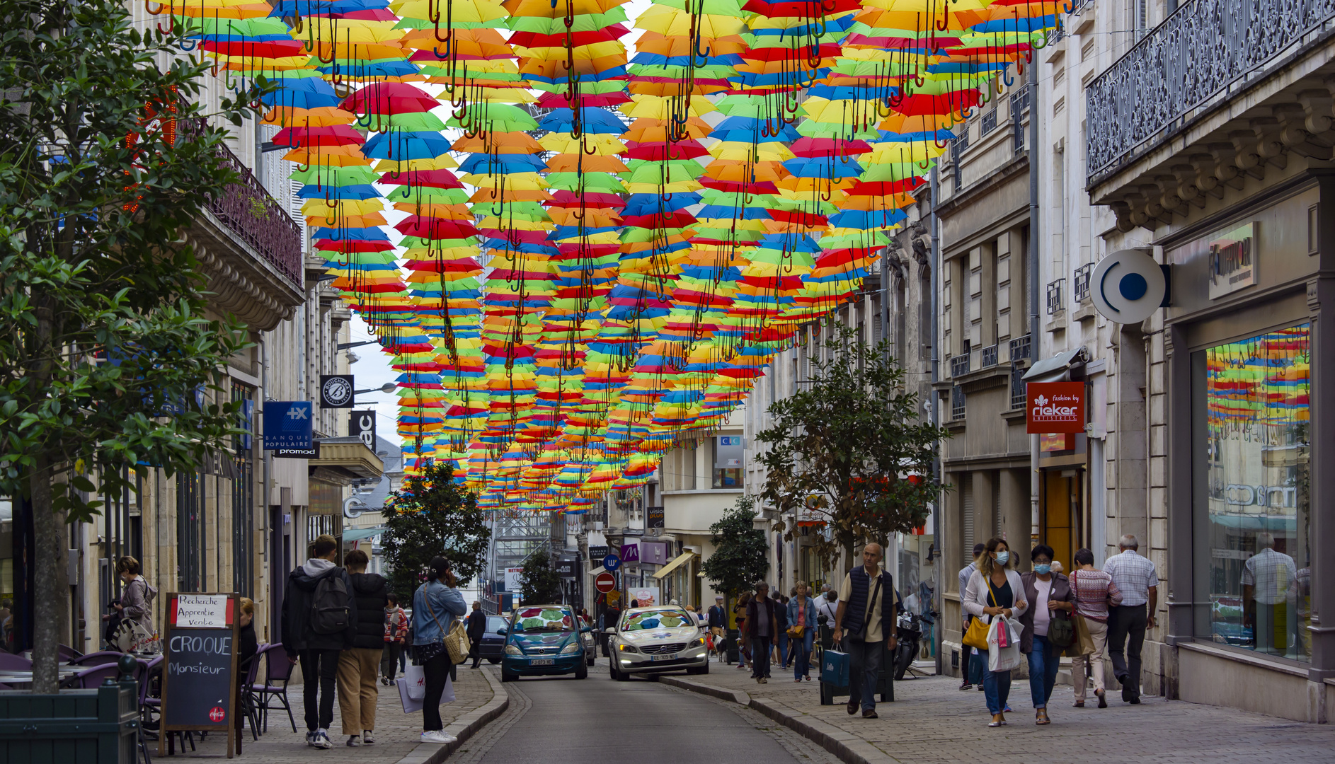 Sonnenschutz in der heißen Stadt