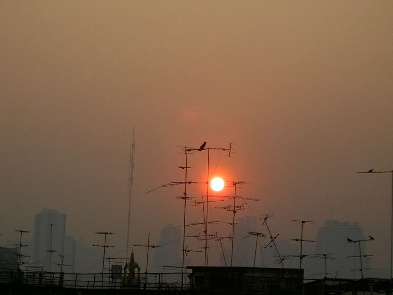 Sonnenspaziergang über die Dächer von Krung Thep