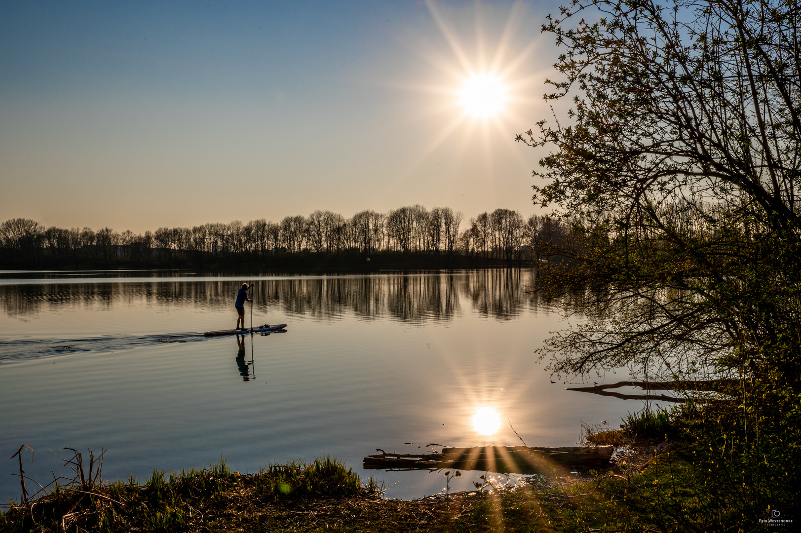 Sonnenspiegel am See