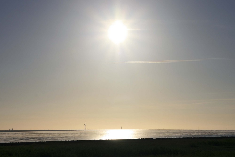 Sonnenspiegelung an der Nordsee