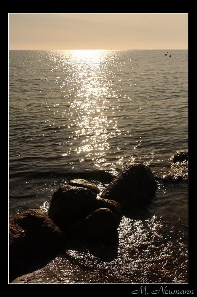 Sonnenspiegelung im Wasser
