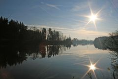 Sonnenspiegelung in der Aare