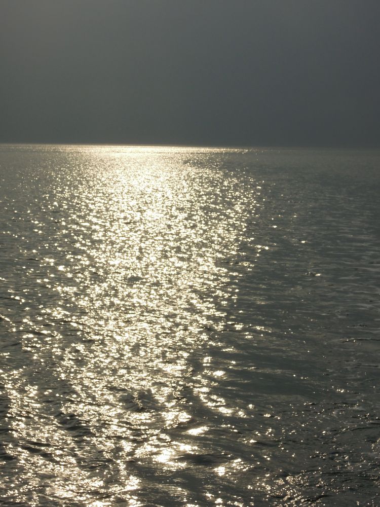 Sonnenspiegelung in der Ostsee