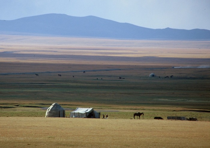 Sonnenspiel am Song Kul See