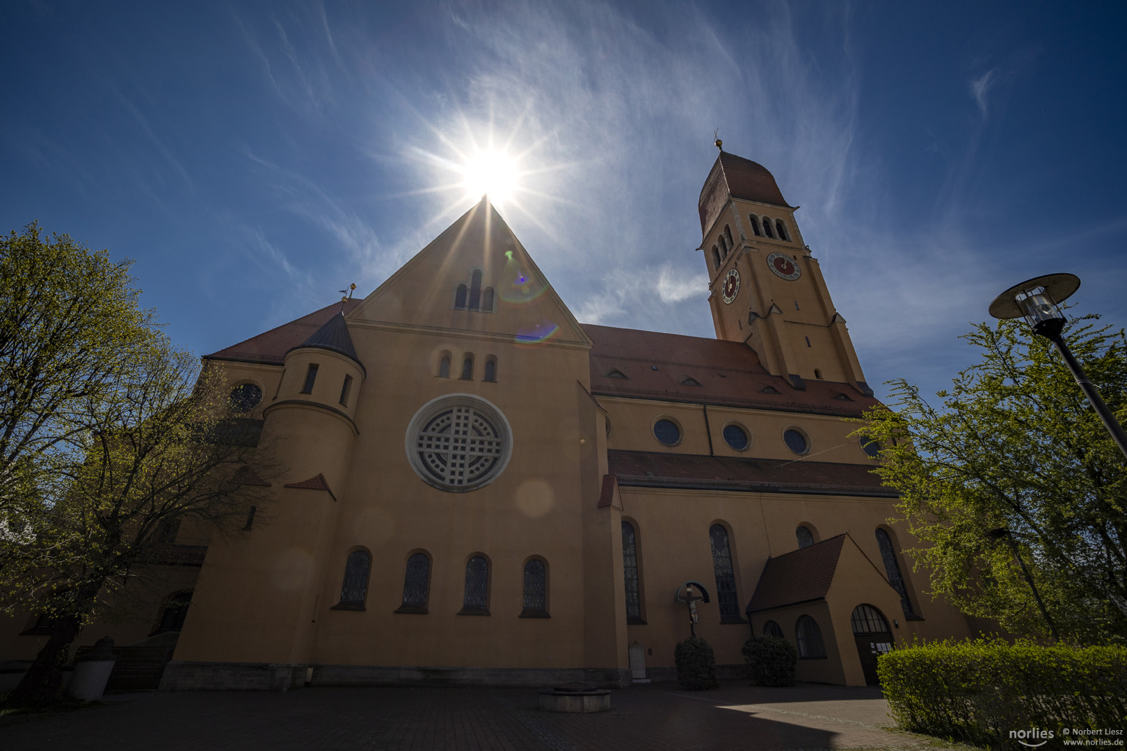 Sonnenstern über Herz-Jesu-Kirche