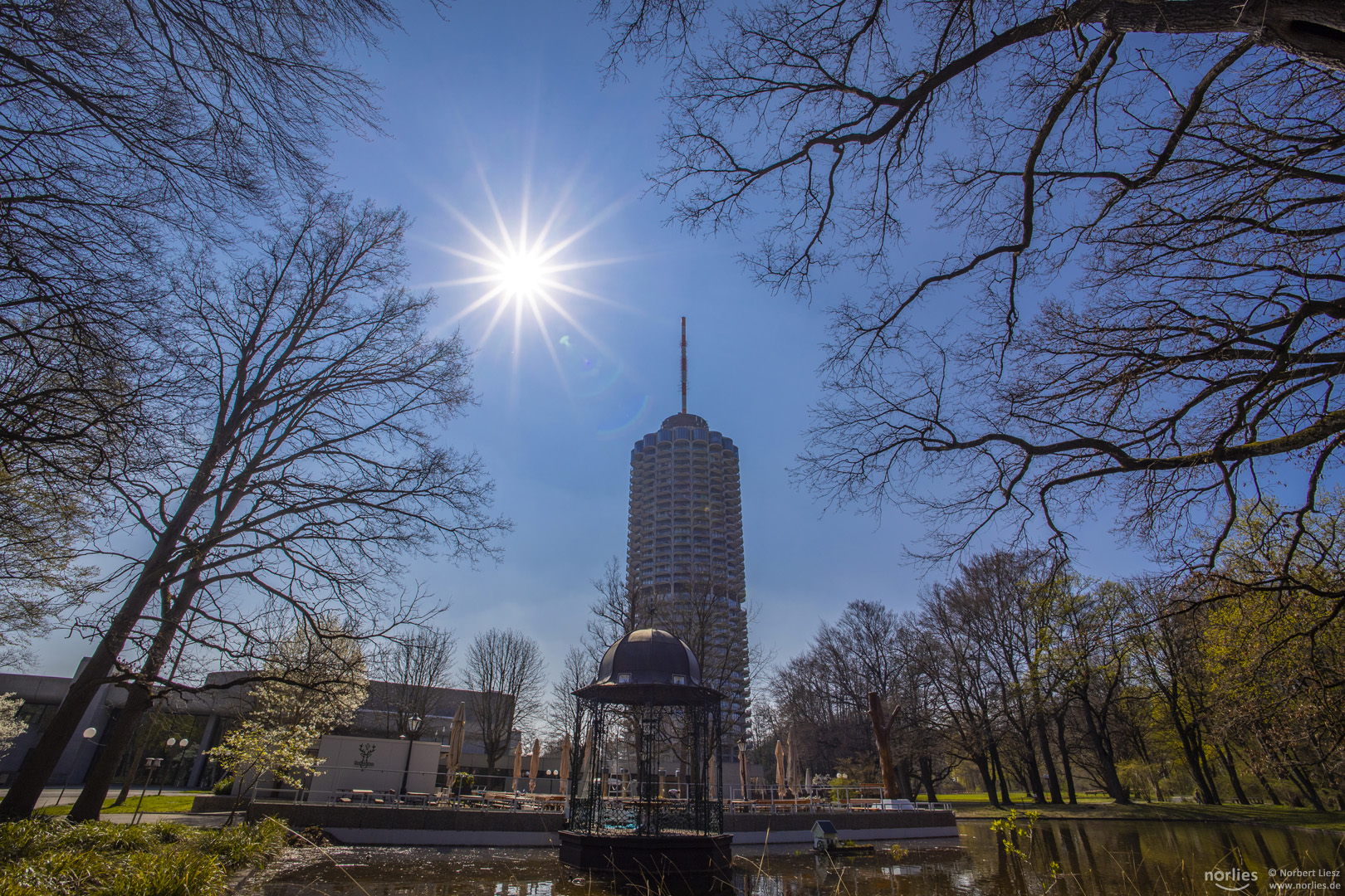 Sonnenstern und Hotelturm