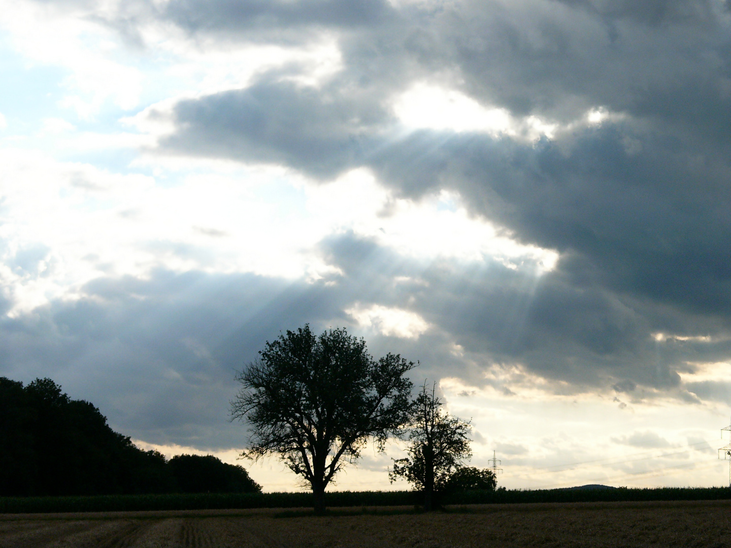 Sonnenstrahen durch Wolkendecke