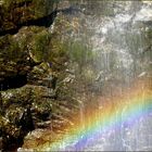 Sonnenstrahl trifft Wasserfall = Regenbogen