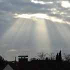 Sonnenstrahlen am Februarhimmel