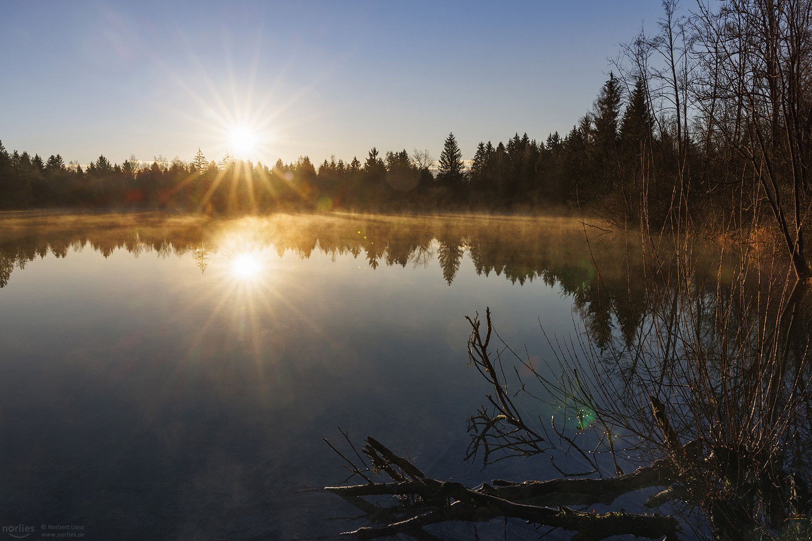 Sonnenstrahlen am Wasser