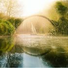 Sonnenstrahlen an der Rakotzbrücke 