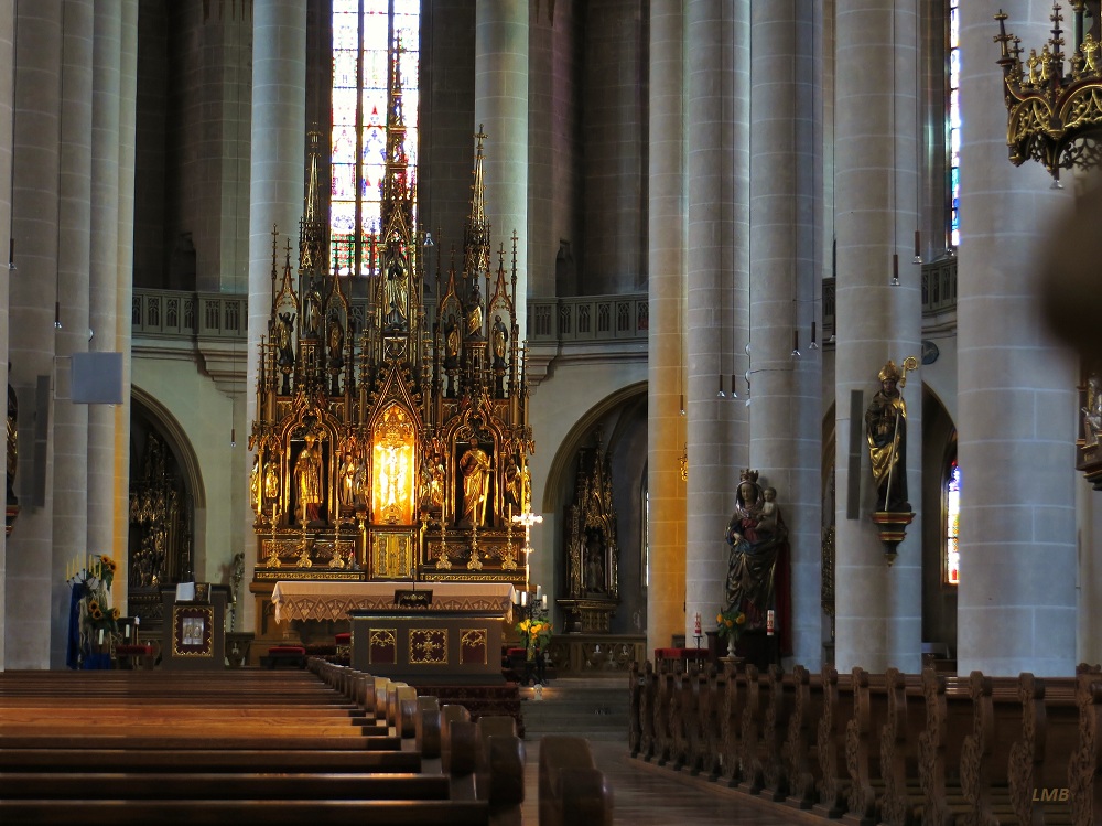 Sonnenstrahlen auf den Altar