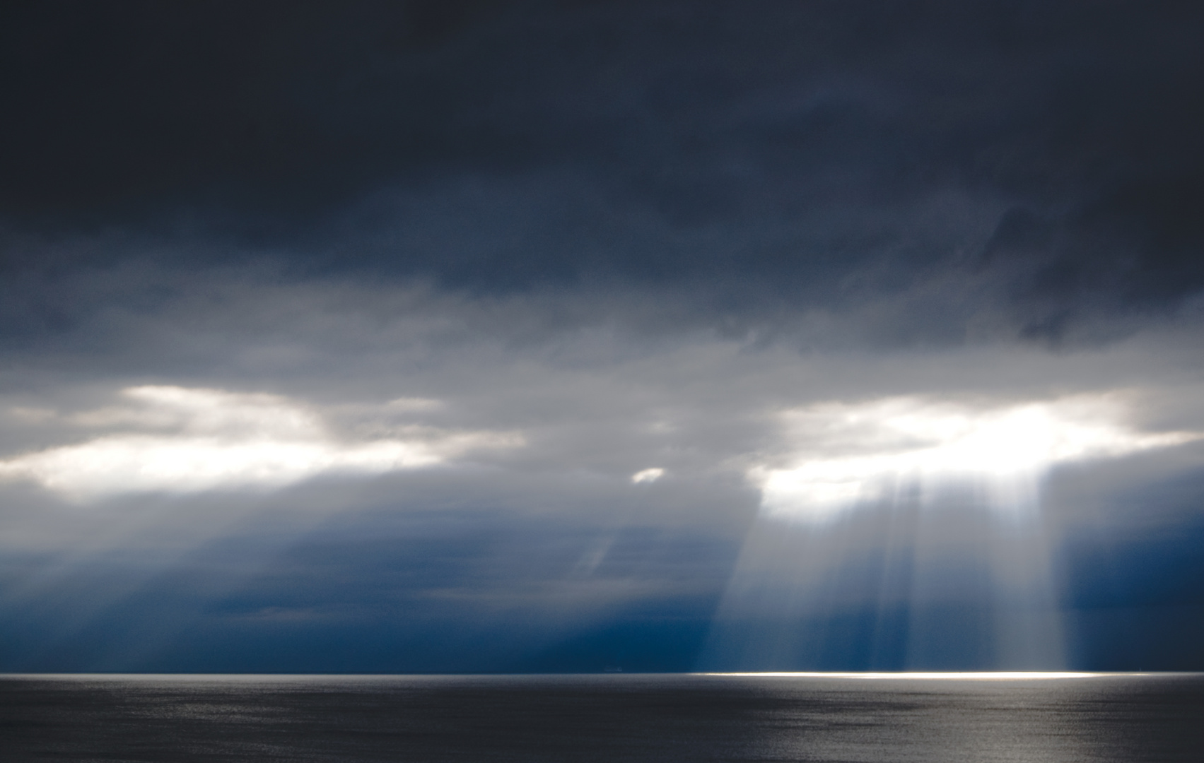 Sonnenstrahlen aus den Wolken