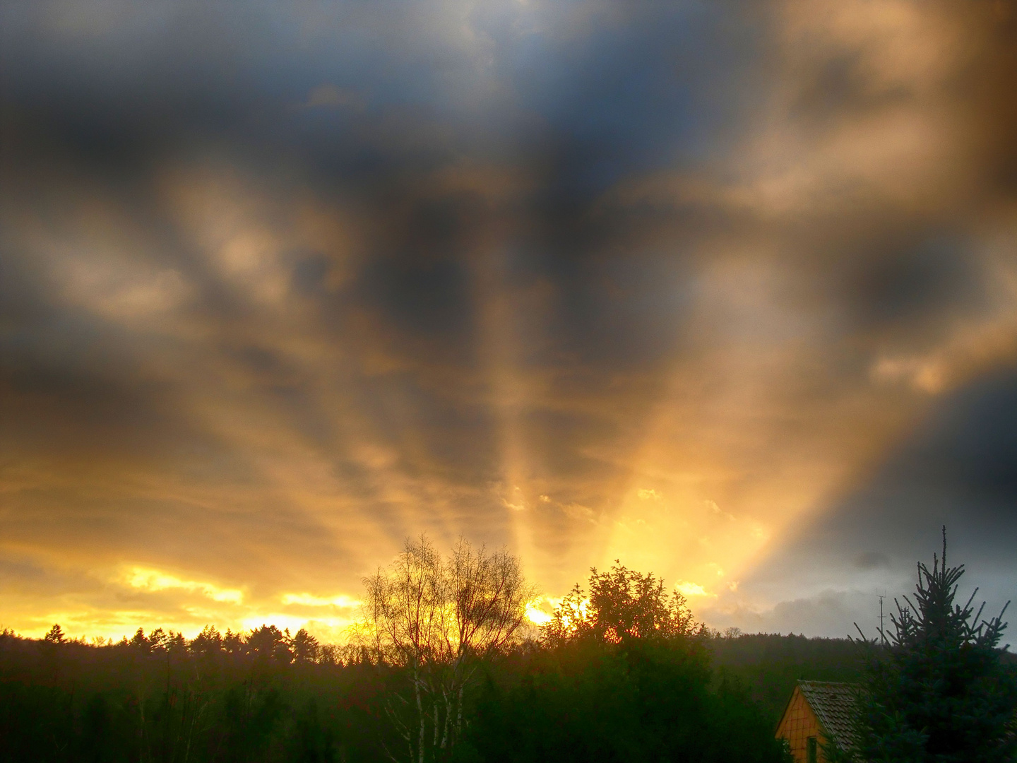 Sonnenstrahlen beim untergehen