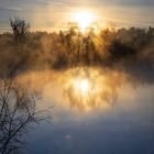 Sonnenstrahlen durch den Nebel