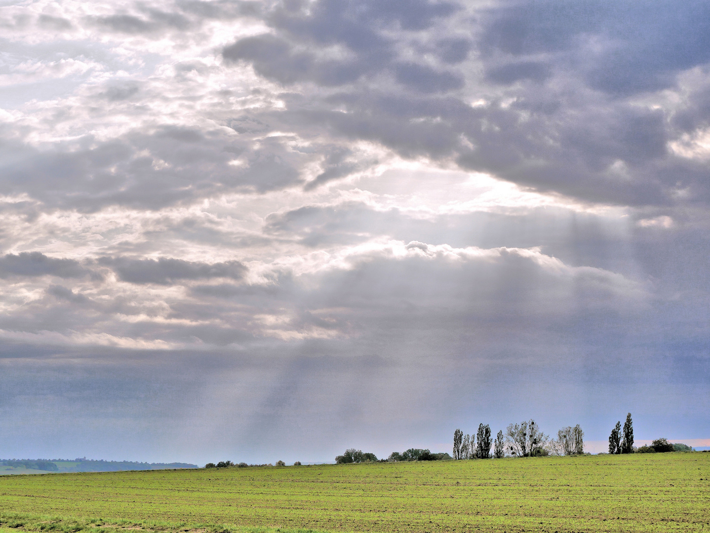 Sonnenstrahlen durch die Wolken